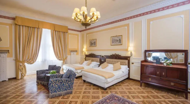 Полулюкс Hotel Bristol Palace