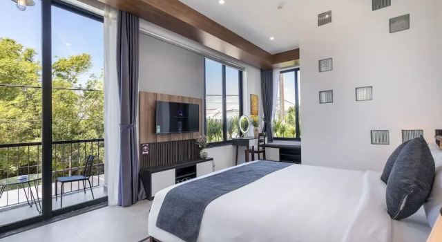 Двухместный номер Deluxe с балконом и с видом на сад Charm Champion Villa Hoian