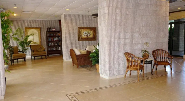Breezy Beachfront Condo With Unmatched Views and Pool, Забронировать Апартаменты/квартира Отели в центре Марко-Айленд, в центре