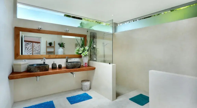 Seminyak White Design Villa