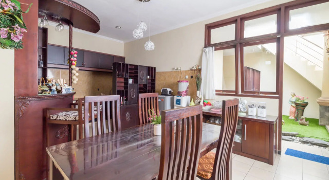 RedDoorz near Lempuyangan Station, Book Hotel Umbulharjo 