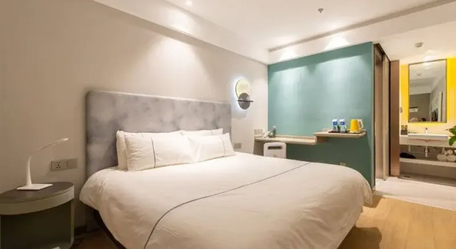 Magnotel (Wafangdian Dakuan Street), Book Hotel Hotels in Liaoning with Parking, Parking