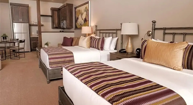 Четырёхместный номер Standard с видом на окрестности Отель Cable Mountain Lodge