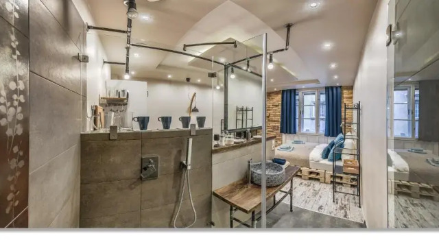 Апартаменты Superior Downtown Boutique Suite