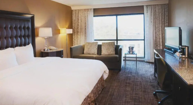 Двухместный номер Deluxe Hilton St. Louis Airport