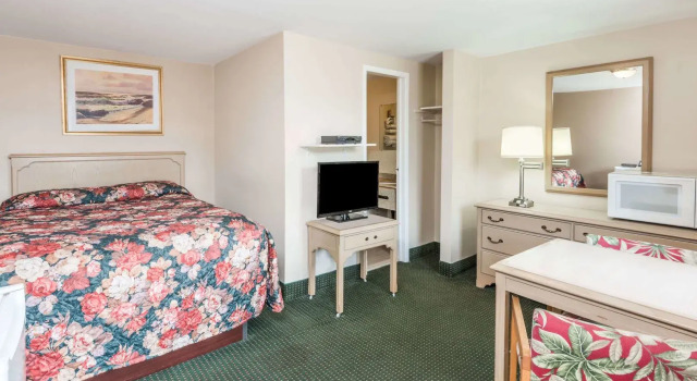 Knights Inn Angus, Rezervovat Hotel 3hvězdičkové hotely v Simcoe County, 3*