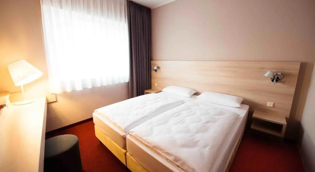 Serways Hotel Spessart Sud, Rezervați Hotel Hoteluri în Eifel cu piscină, Piscină