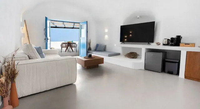 Sandras Suite With Outdoor Hot Tub And Sea View, Забронировать Апартаменты/квартира Тира Santorini Caldera, рядом с Музей досторического города Тира