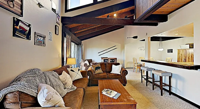 New Listing! Mountain-View Townhome w/ Hot Tub townhouse, Đặt Khách sạn Kingsbury Hoa Kỳ