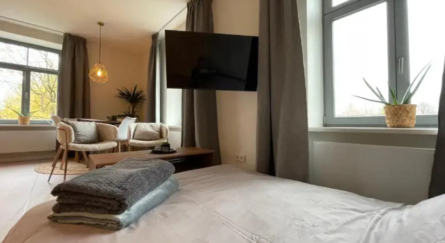Апартаменты Beautiful 1-bedroom apartment 5 min from center with free parking