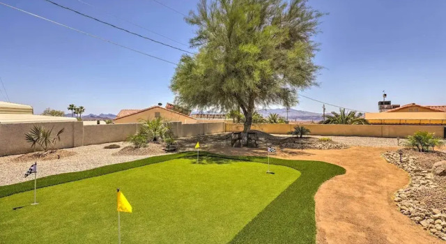 Коттедж Putting Green, Pool Access: Lake Havasu City Home!