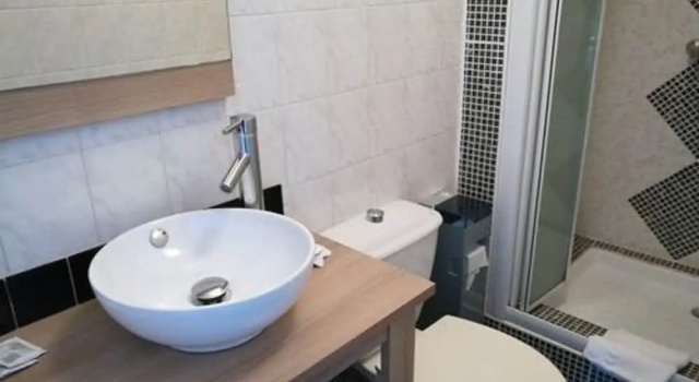 Четырёхместный семейный номер Standard Contact Hôtel du Relais Thouars