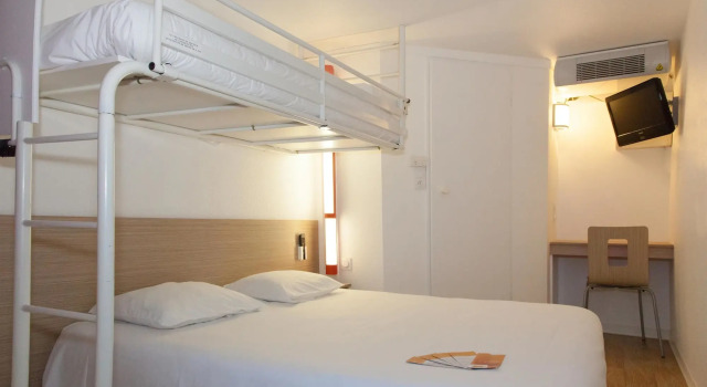 Premiere Classe Saint Malo CHAMBRES RENOVEES, Book Hotel Hotels in Brittany with a Pool, Swimming Pool