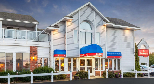 Ramada by Wyndham Mackinaw City Waterfront, Забронировать Отель Отели Макино-Сити с бассейном, рядом с Mackinaw City Trailhead, Бассейн