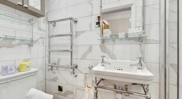 Апартаменты Bright Camberwell Georgian Apartment