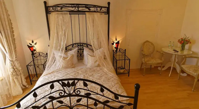 Villa Kronenburg Bed & Breakfast, Rezervați Vilă Hoteluri în Eifel cu piscină, Piscină