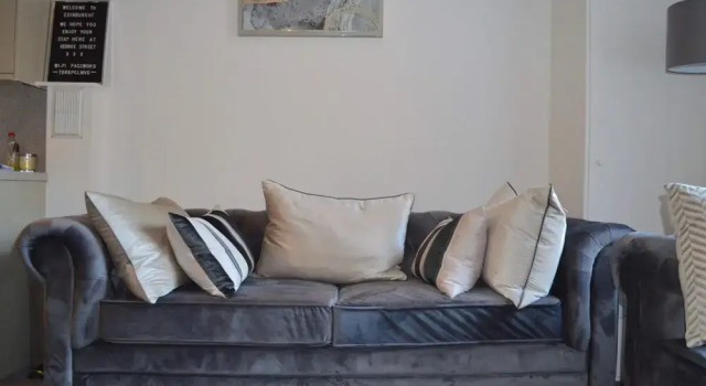 Central 3 Bedroom Flat, Забронировать Отель Новый город Эдинбург, рядом с Национальный музей Шотландии