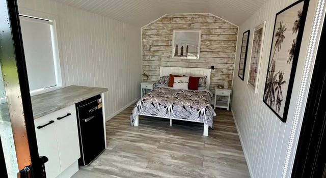 Black Beauty Retreat - Matarangi Holiday Home, Rezerwuj Hotel Hotele w Auckland Region z parkingiem, Parking