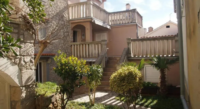 House 7044