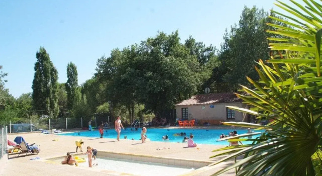 Camping Le Provençal, Rezerwuj Pole kempingowe Kempingi i glamping w Green Provence, Pole kempingowe