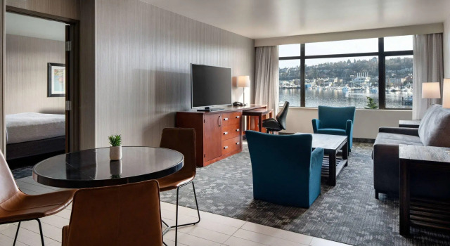 Двухместный люкс c 1 комнатой с видом на озеро Courtyard Seattle Downtown/Lake Union