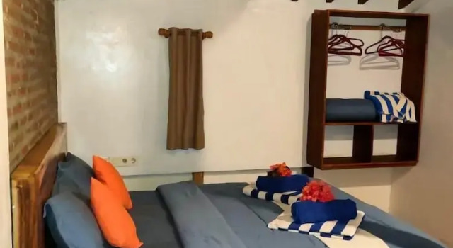 Buena Vibra Bungalows with Quiet Garden, Забронировать Вилла Коттеджи провинции Западных Малых Зондских островов, Коттедж