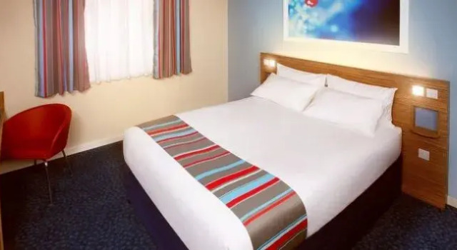 Travelodge Leicester Central, Забронировать Отель Отели и гостиницы Лестера, рядом с Стадион «Велфорд-Роуд», Отель