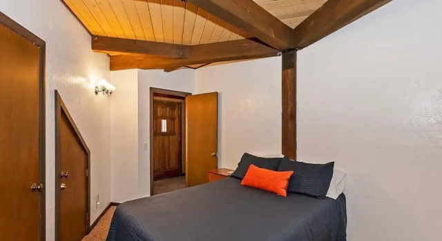 021 - Tree Fort Getaway, Забронировать Отель Биг-Бэар-Сити San Bernardino Mountains