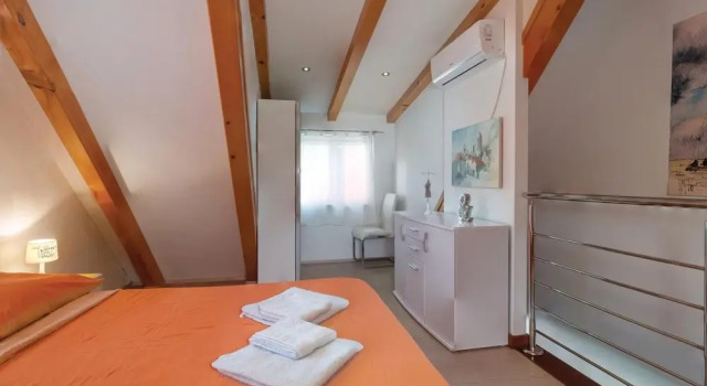 Amazing Home in Omis With Wifi and 1 Bedrooms, Rezerwuj Hotel Hotele w Split-Dalmatia County z parkingiem, Parking