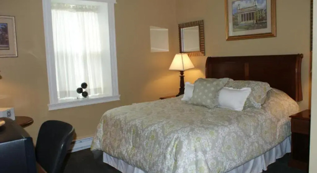 Beacon Hotel Oswego