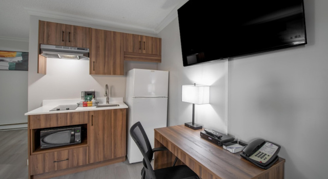 Четырёхместный номер Premium Coast Hotel Dawson Creek