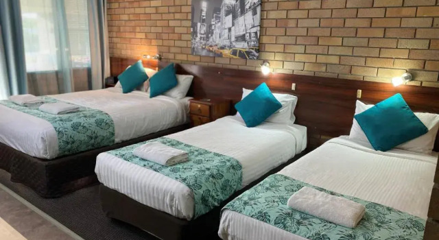Четырёхместный семейный номер Standard City View Motel