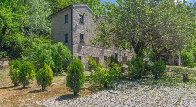 Rustic Home in Santa Vittoria in Matenano FM With Garden, Rezervovat Hotel  