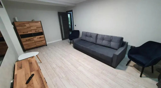 Grey House Bacau, Rezerwuj Apartament Hotele w Carpathians - Romania z parkingiem, Parking