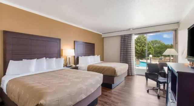 Четырёхместный номер Standard Quality Inn Gastonia East