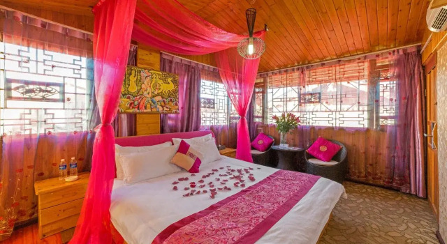 Lijiang Yosemite Inn, Забронировать Отель Лицзян Юньнань, рядом с Улица Сквер-стрит Древнего города Даянь