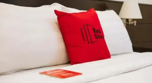 Reddoorz Plus @ Yeesort Ledesco Village, Book Hotel Iloilo Iloilo