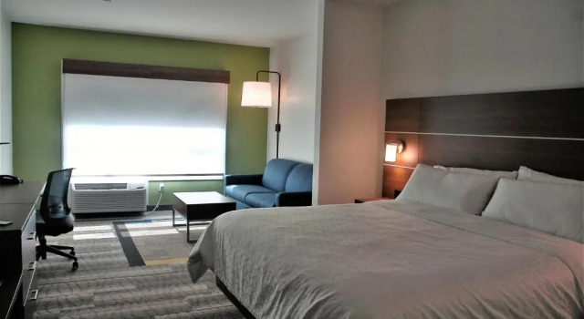 Люкс Holiday Inn Express & Suites - Edmonton SW - Windermere by IHG