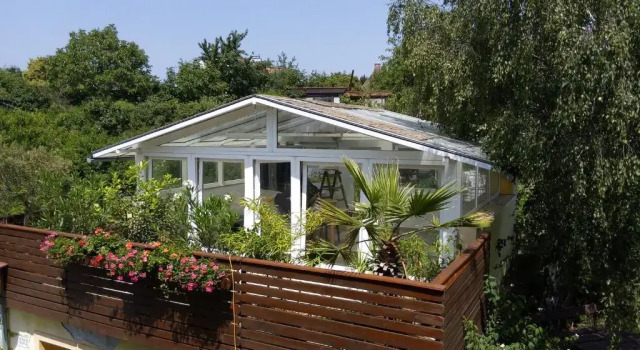 Greenhouse just 15 min from the Old Town, Rezervovat Hotel Bratislava Bratislava