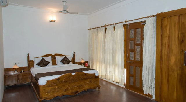 OYO 10412 Home Exotic 4BHK Villa Govardhan Vilas, Забронировать Вилла Виллы Удайпур, рядом с Bagore ki Haveli, Вилла