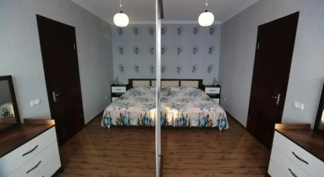 3 Komnatnaia Kvartira V Centre Batumi, Book Hotel Batumi 