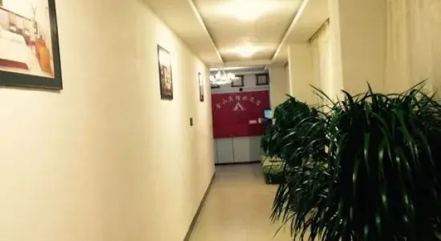 Yilong Jinshan Hotel, Varaa Hotelli Hotellit Sichuan pysäköinnillä, Pysäköinti