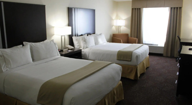 Четырёхместный номер Standard Holiday Inn Express Yorkton East by IHG