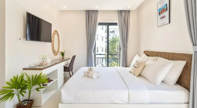 Двухместный номер Deluxe с балконом The Royal Hotel & Apartment - Phu My Hung