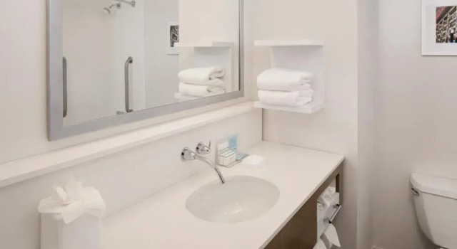 Четырёхместный номер Standard Hampton Inn Louisville Downtown