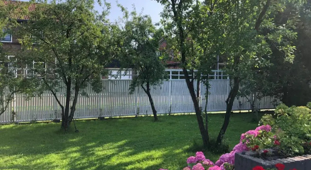 Tiny house in tuin van de statige villa Mariahof, Κράτηση Βίλα Ντόρντρεχτ Zuid-Holland