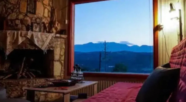 Quiet little country house with breathtaking view, Rezerwuj Hotel Hotele w Retimno z parkingiem, Parking