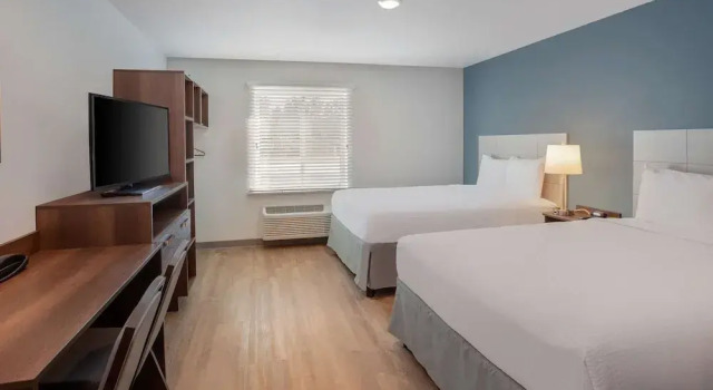 Четырёхместная студия Standard Wood Spring Suites Washington DC East Arena Drive
