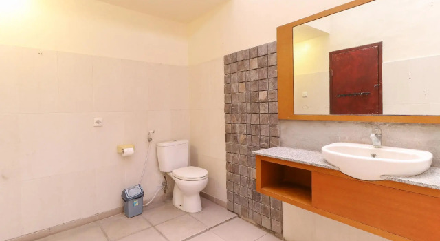 Кровать в общем номере с 6 комнатами Buki Hostel Canggu - Adults Only