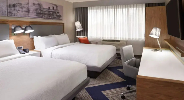 Четырёхместный номер Standard с видом на город Four Points by Sheraton Windsor Downtown